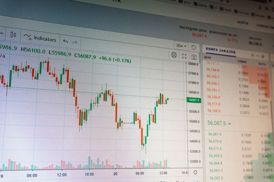 A high-tech glowing digital interface showing real-time global crypto market fluctuations and trend prediction nodes. A high-tech glowing digital interface showing real-time global crypto market fluctuations and trend prediction nodes.