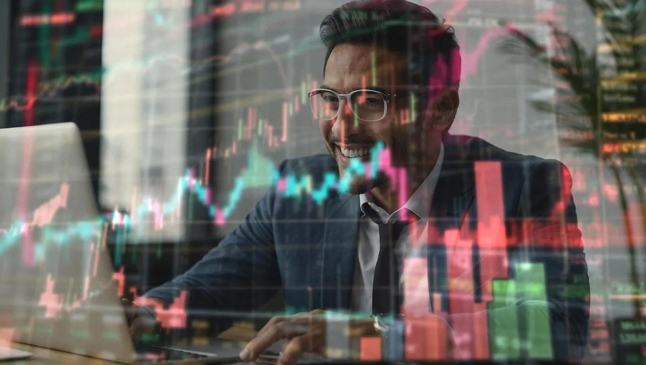 Panic-selling visualization combining liquidation cascades, exchange balances, subnet activity, and developer commits Panic-selling visualization combining liquidation cascades, exchange balances, subnet activity, and developer commits