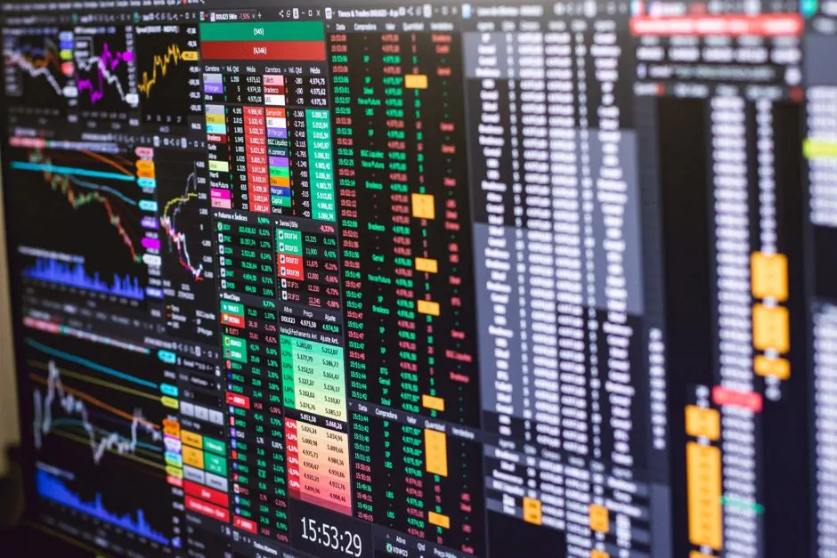 Comparison table and screens for TradingView charts, CoinDesk news, on-chain analytics, derivatives, and API research tools Comparison table and screens for TradingView charts, CoinDesk news, on-chain analytics, derivatives, and API research tools