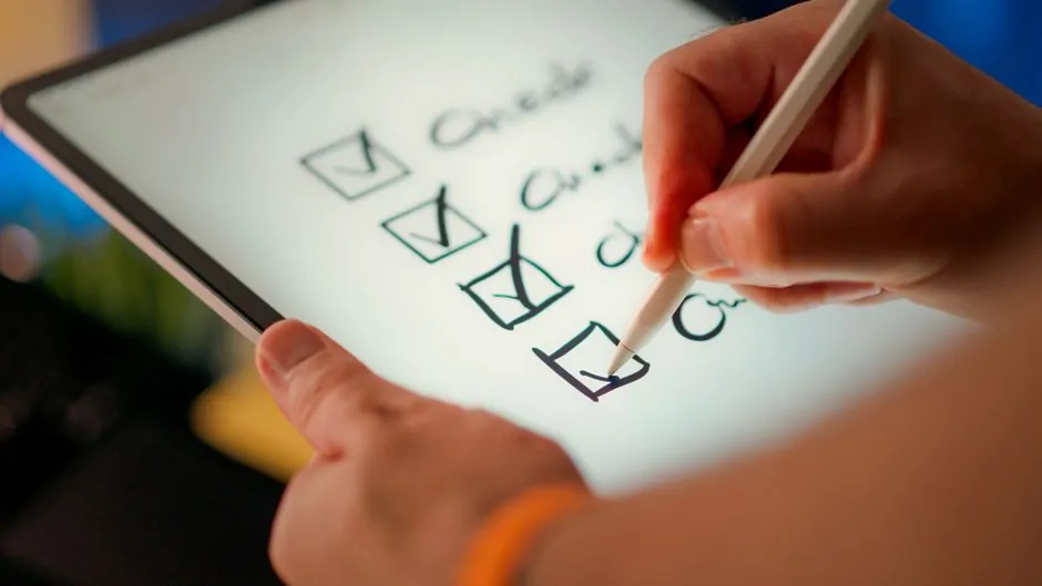 Buyer checklist covering Filmora pricing, privacy, renewals, and project storage Buyer checklist covering Filmora pricing, privacy, renewals, and project storage